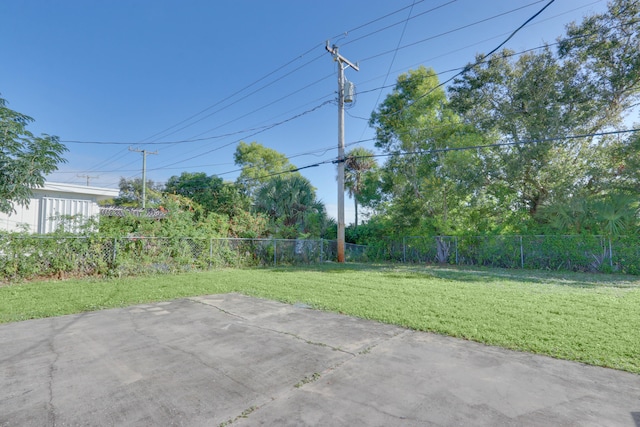 view of yard with a patio area