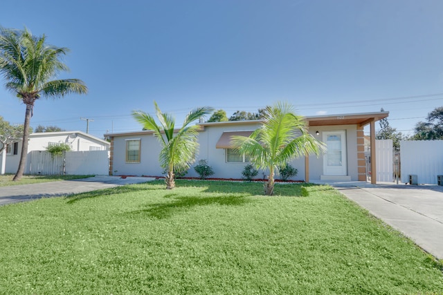 single story home featuring a front yard