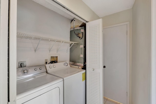 laundry room with heating unit and washer and clothes dryer