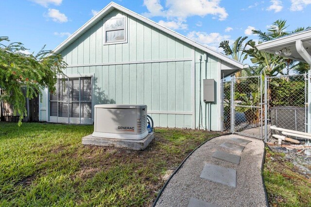 view of front of home featuring a lawn