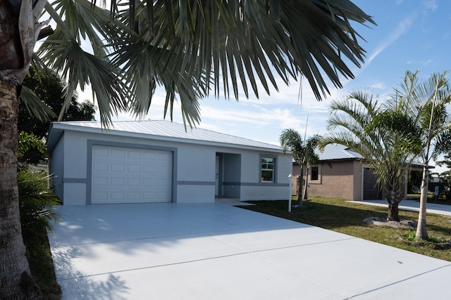 view of front of home featuring a front lawn and a garage