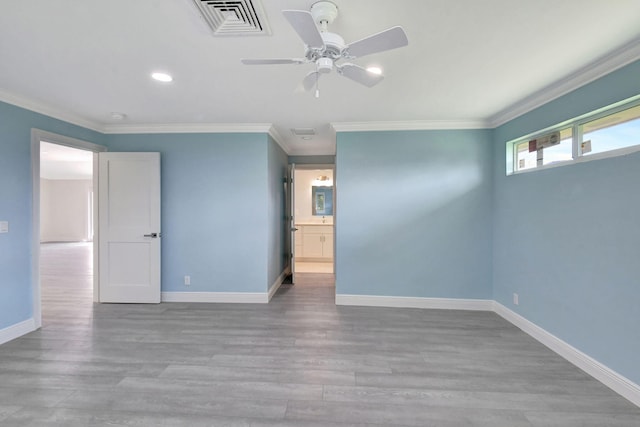 empty room with light hardwood / wood-style flooring, ornamental molding, and ceiling fan