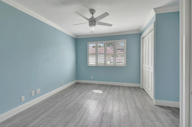 unfurnished bedroom with ornamental molding, a closet, light wood-type flooring, and ceiling fan