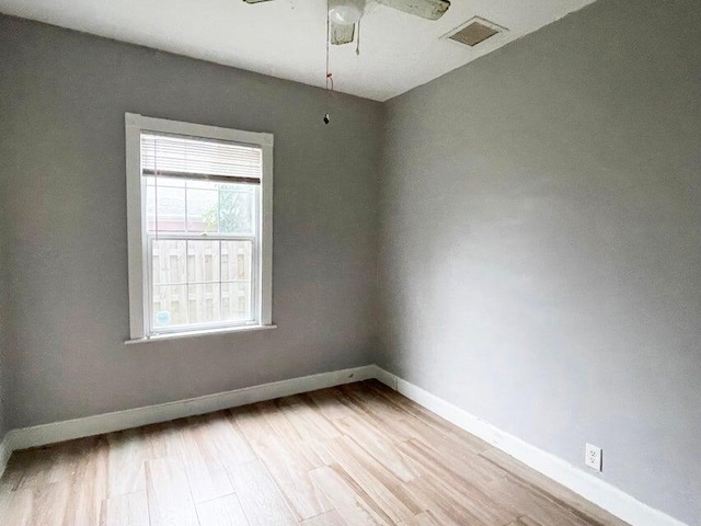 unfurnished room featuring light wood-type flooring and ceiling fan