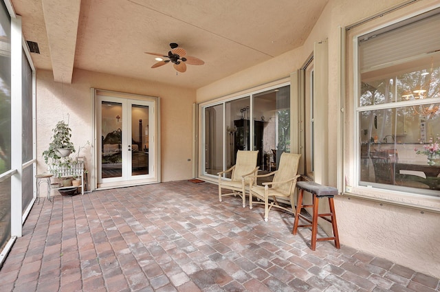 sunroom with ceiling fan