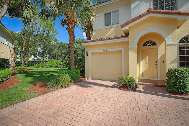 view of front of house featuring a garage