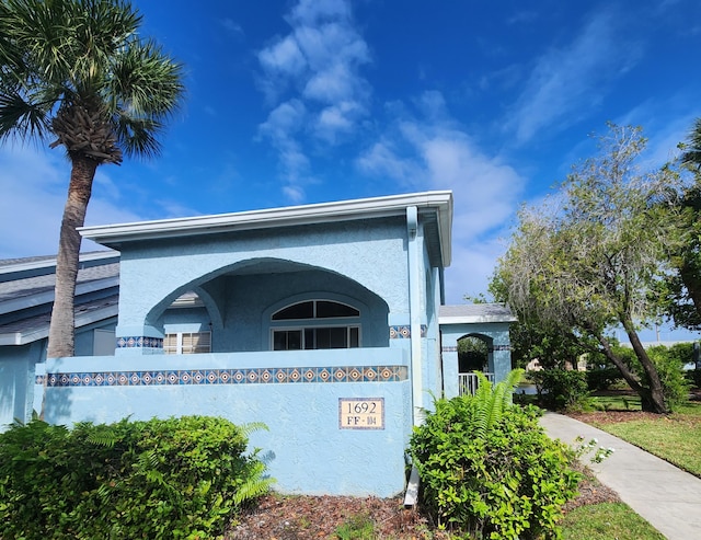 view of front of property