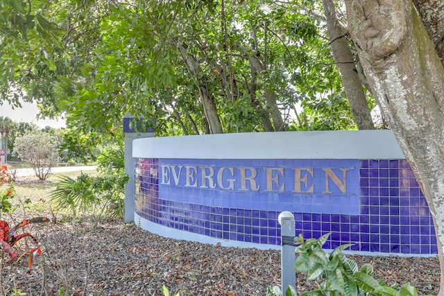 view of community / neighborhood sign