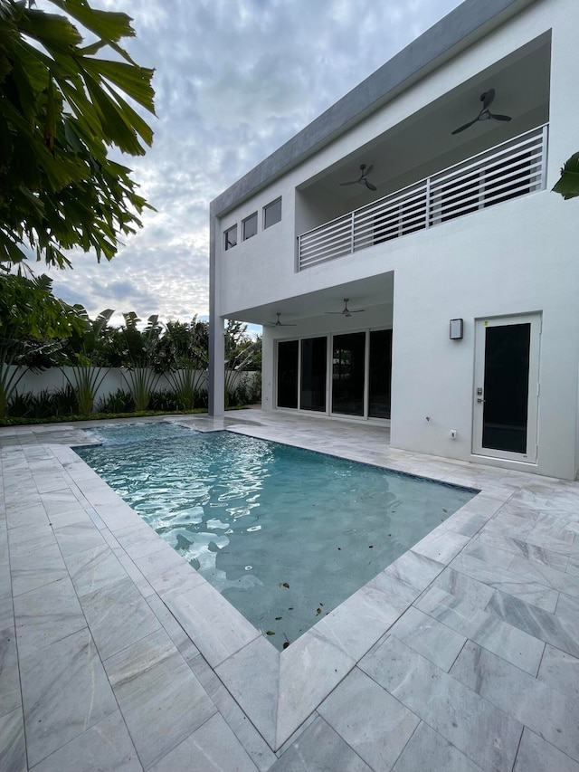 view of swimming pool with a patio area and ceiling fan