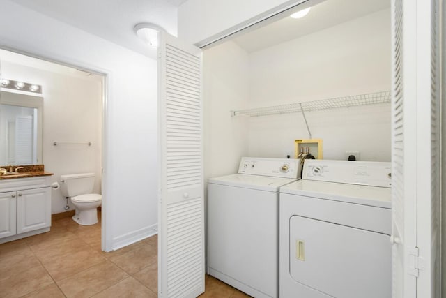 washroom featuring sink, light tile patterned floors, and independent washer and dryer