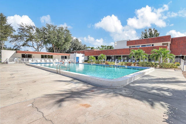 view of swimming pool