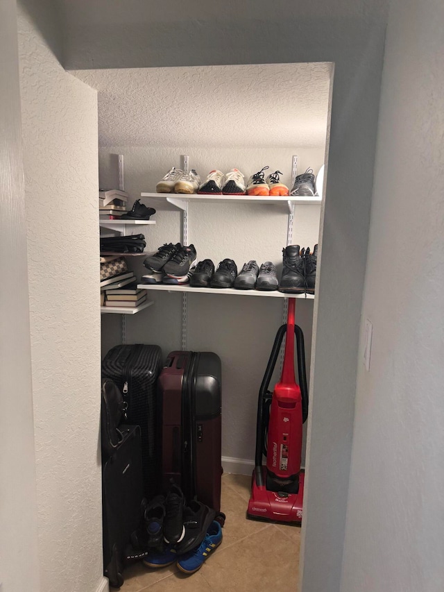 walk in closet featuring light tile patterned floors