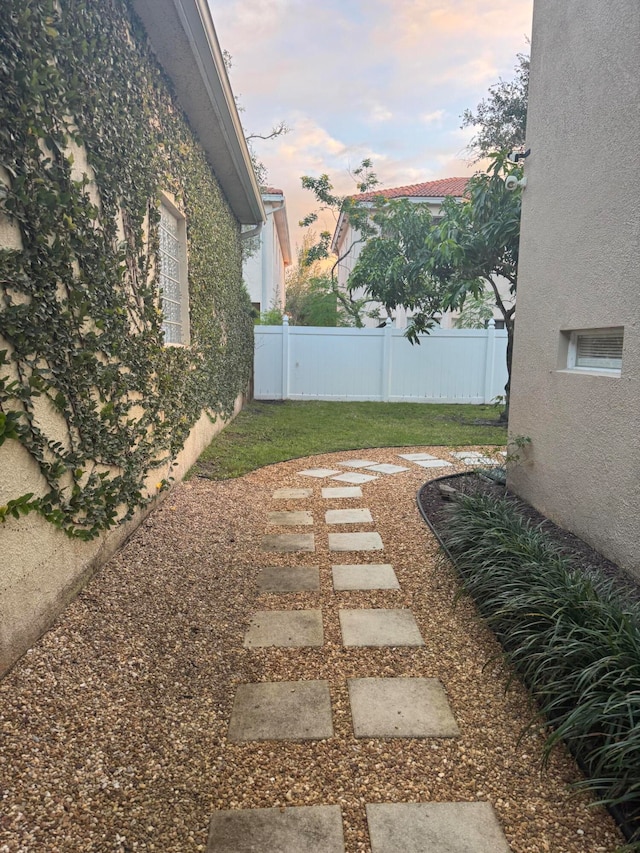 view of yard at dusk