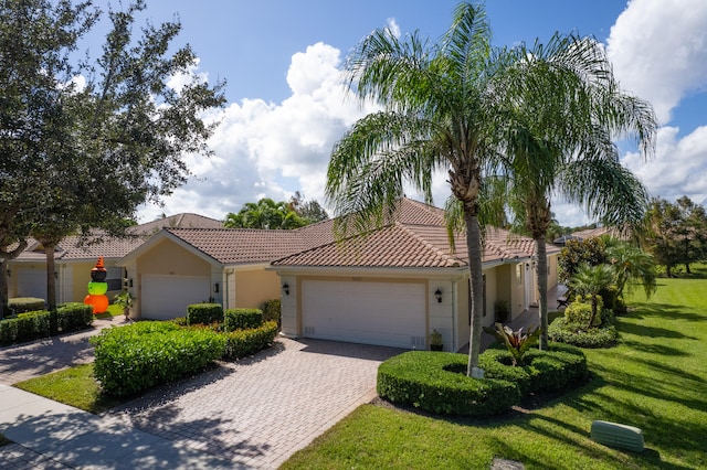 view of front facade featuring a front yard and a garage