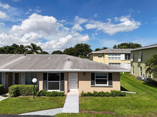 view of front of property with a front lawn