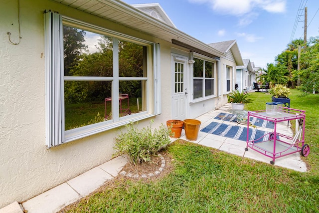 view of yard featuring a patio