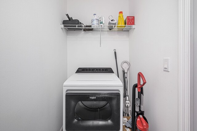 clothes washing area with washer / clothes dryer