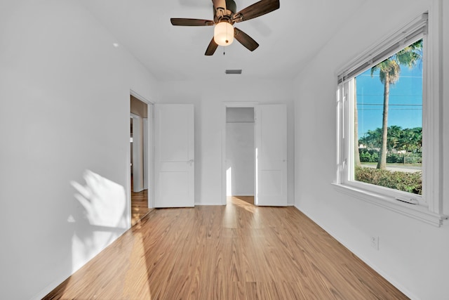 unfurnished room with light wood-type flooring and ceiling fan