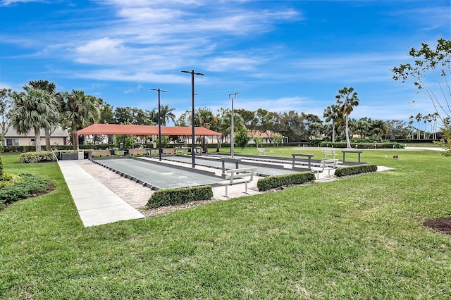 view of property's community featuring a yard