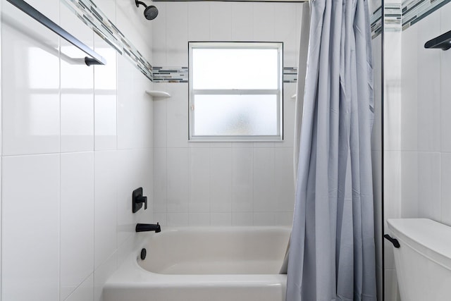 bathroom featuring toilet and shower / tub combo