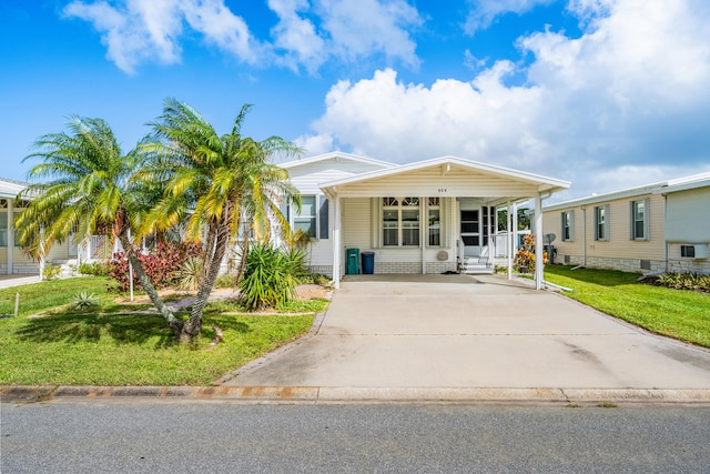 view of front of house featuring a front yard and a carport