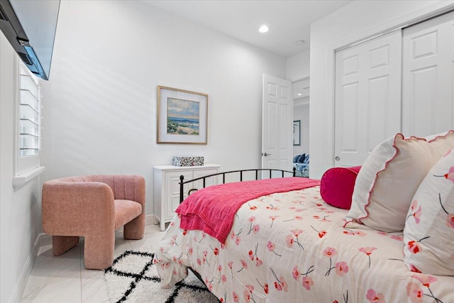 bedroom featuring a closet