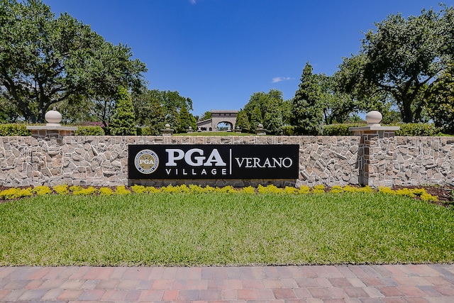 community / neighborhood sign with a lawn