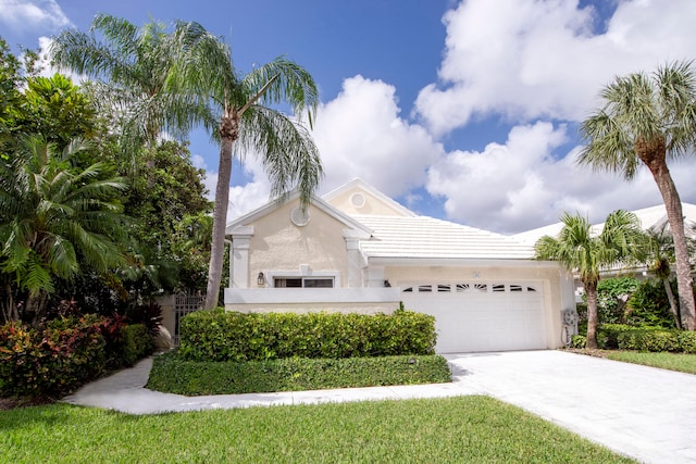 view of front facade featuring a garage