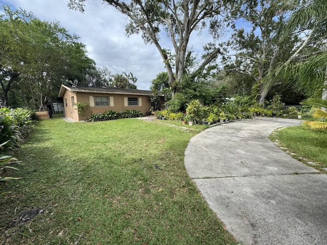275 SE 16th Ave, Okeechobee, FL 34974 - view of front facade with a front lawn, stucco siding, and driveway