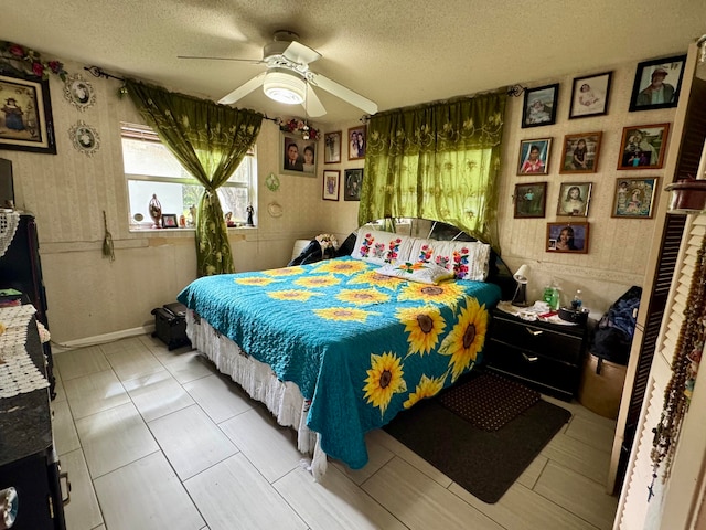 bedroom featuring a textured ceiling and ceiling fan