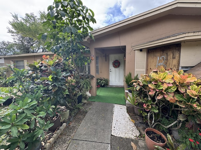 275 SE 16th Ave, Okeechobee, FL 34974 - doorway to property with stucco siding