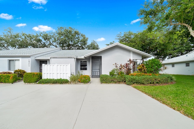 ranch-style home featuring a front yard