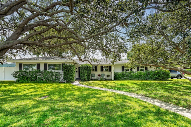 ranch-style home featuring a front yard