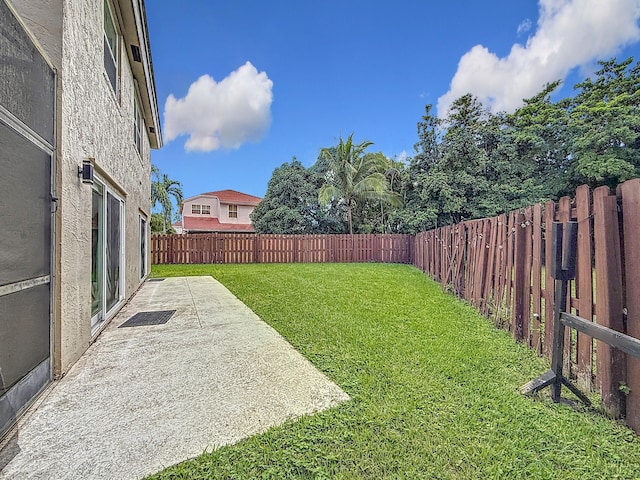 view of yard featuring a patio area