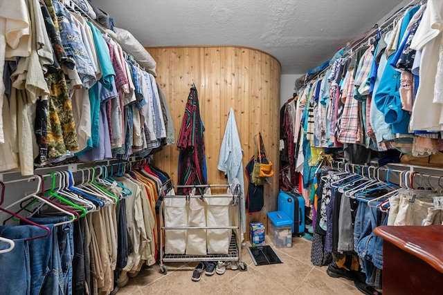 spacious closet with light tile patterned flooring