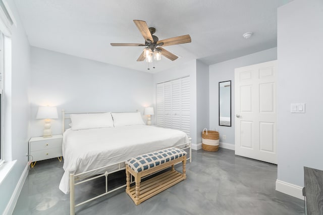 bedroom with a closet, a textured ceiling, and ceiling fan