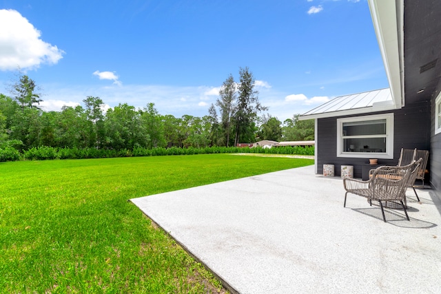 view of yard with a patio