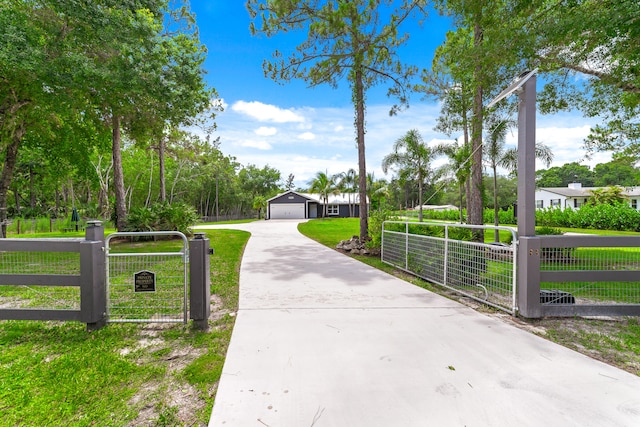 view of property's community featuring an outdoor structure and a yard