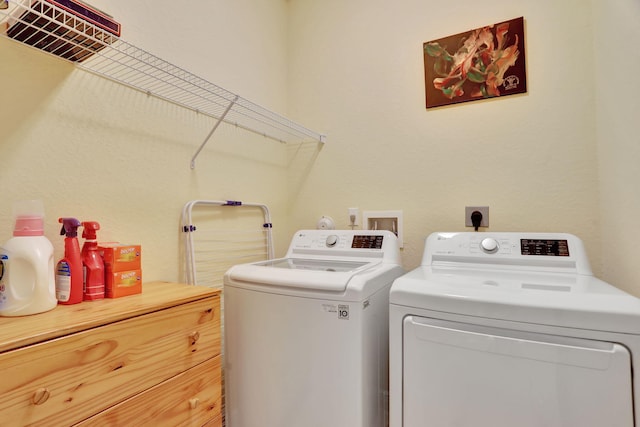 laundry room featuring independent washer and dryer