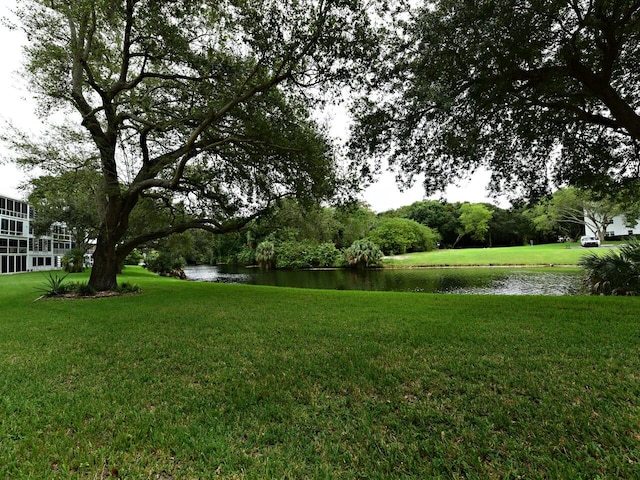 view of yard featuring a water view