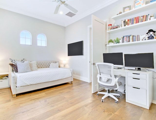 bedroom featuring ceiling fan, crown molding, and light hardwood / wood-style floors