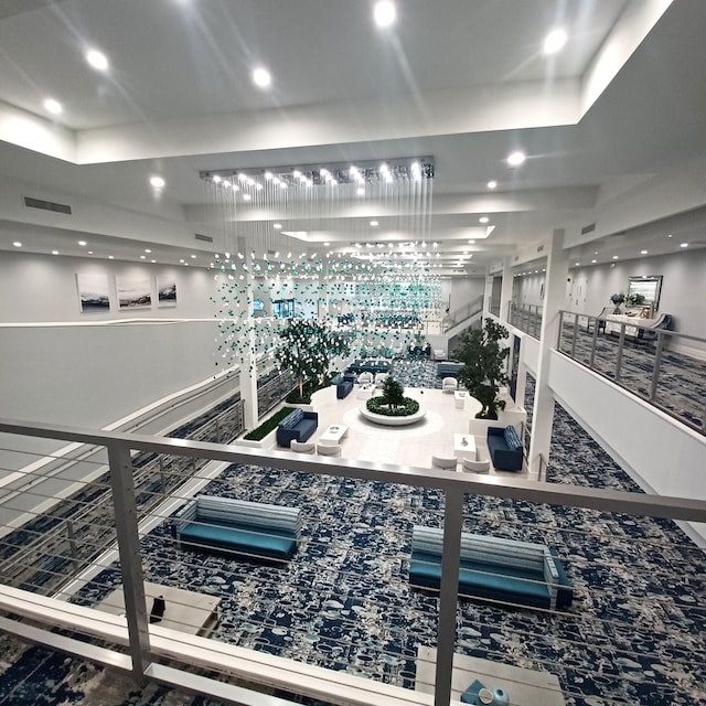 workout area with recessed lighting, indoor wet bar, and visible vents