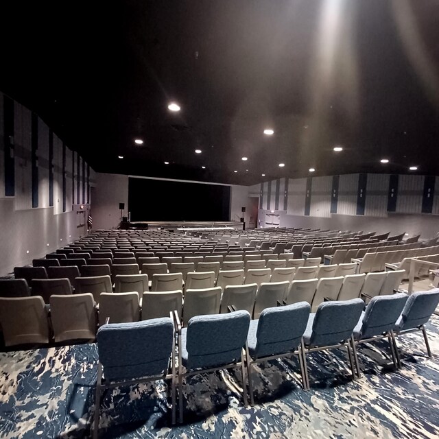 exercise room with carpet and a drop ceiling