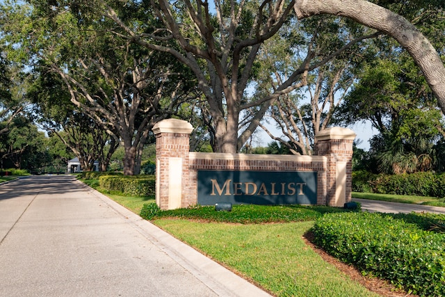 view of community / neighborhood sign