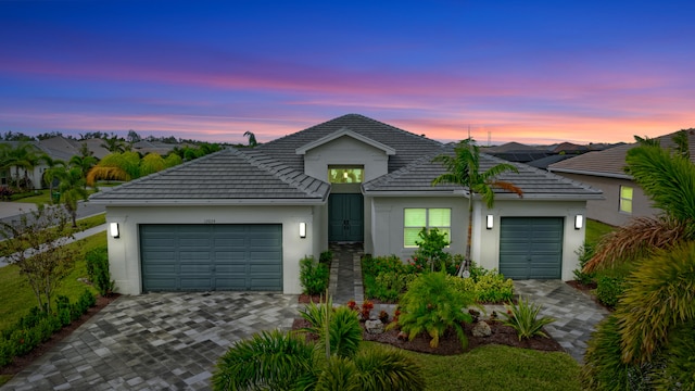 view of front facade featuring a garage