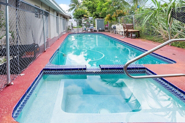 view of swimming pool