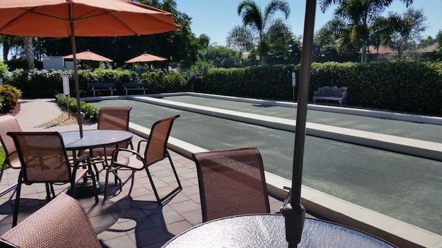 balcony with outdoor dining area