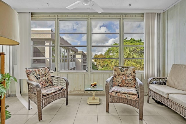 sunroom with ceiling fan