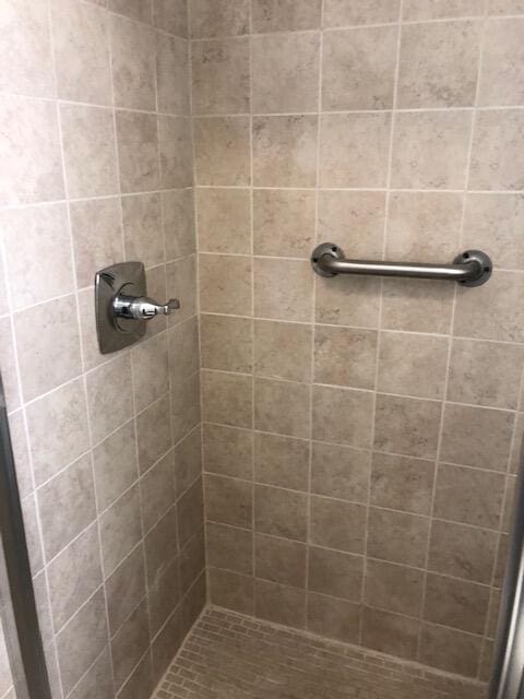 bathroom with a tile shower