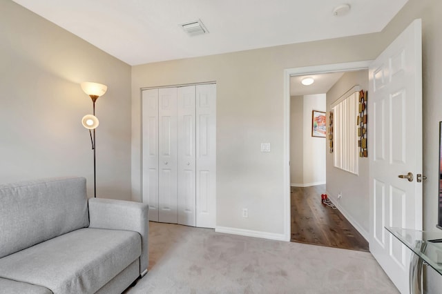 sitting room with light carpet